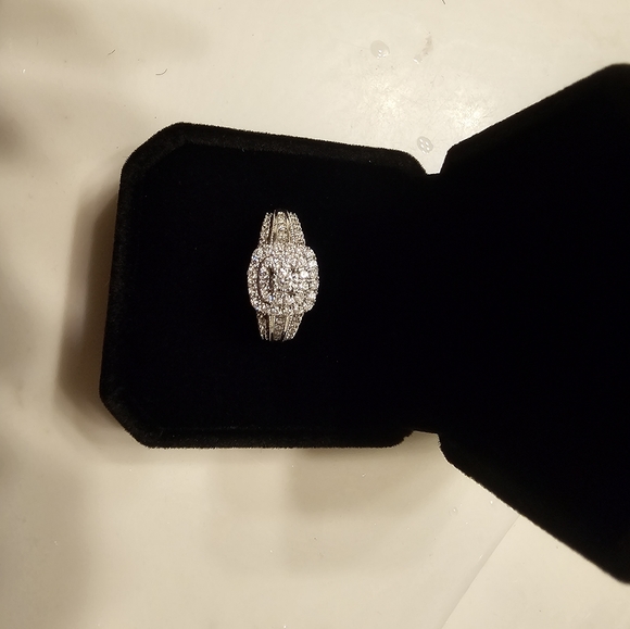 Engagement ring - Picture 4 of 7